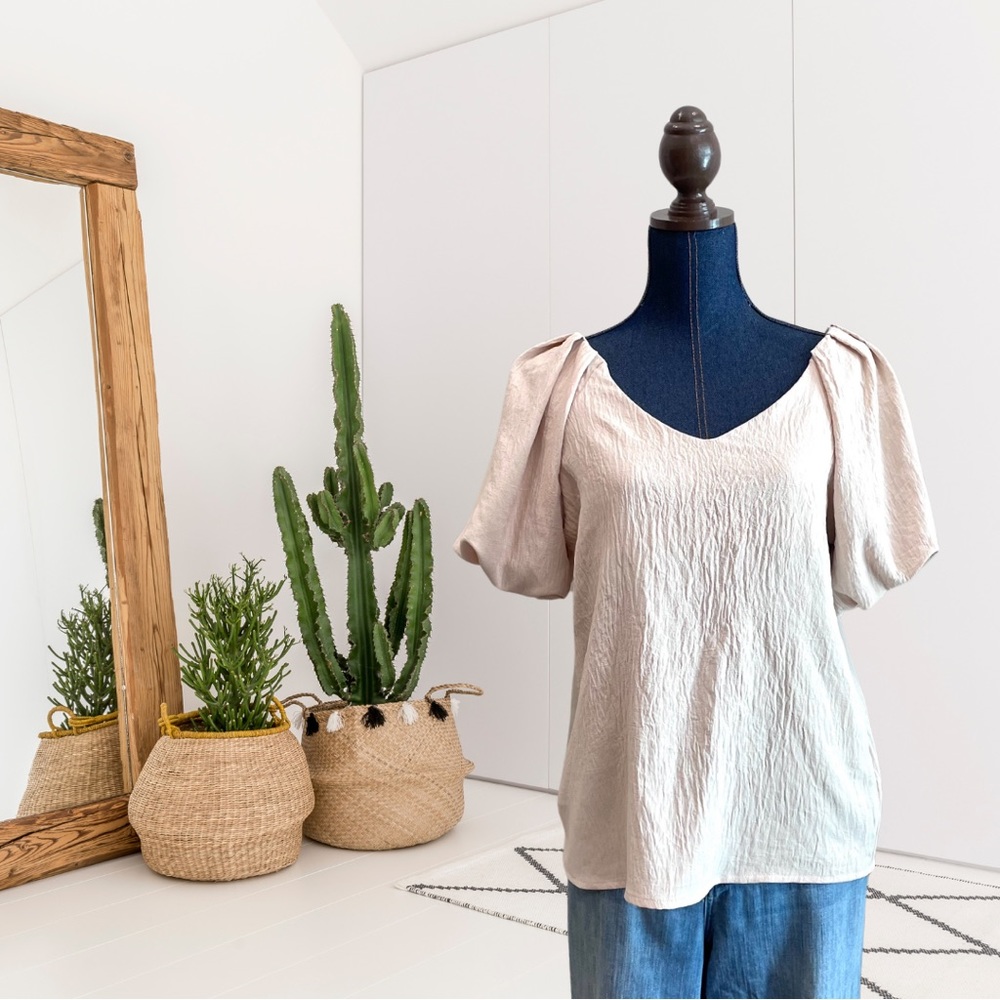DayTrip Bubble Puff Sleeve Crinkle V-Neck Top